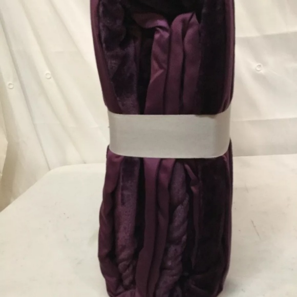 Berkshire Blanket Luxury Plush Velvet Loft Bed Bla - Picture 3 of 5